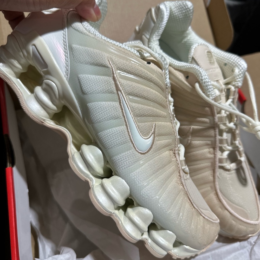 Nike Shox TL Pearl White (Women's)
SZ: 8M/9.5W